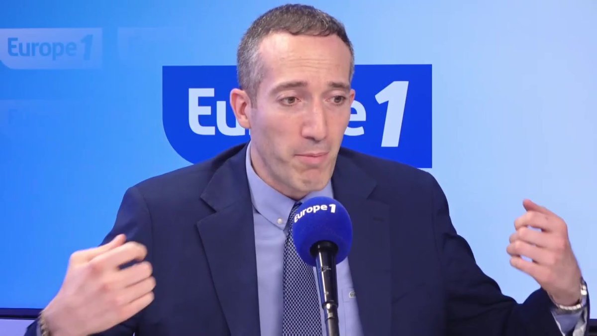 "Si Monsieur Mélenchon ne sait pas que le drapeau Palestinien est le drapeau du khalifat, croyez-moi Rima Hassan le sait" déclare Michel Fayad, analyste politique et géopolitique dans #Europe1SoirWeekEnd sur #Europe1