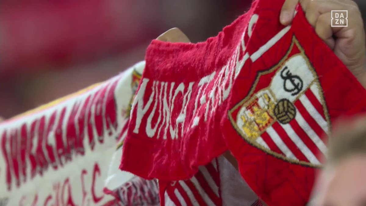Da igual cómo esté la situación. No importa que no corran buenos tiempos. Ellos siempre están. Lo de la afición del Sevilla Fútbol Club cada día que los suyos juegan en el Pizjuán pone los pelos de punta 🔊🥹 El Sevilla - Elche GRATIS aquí 🔗 #LALIGAenDAZN ⚽️