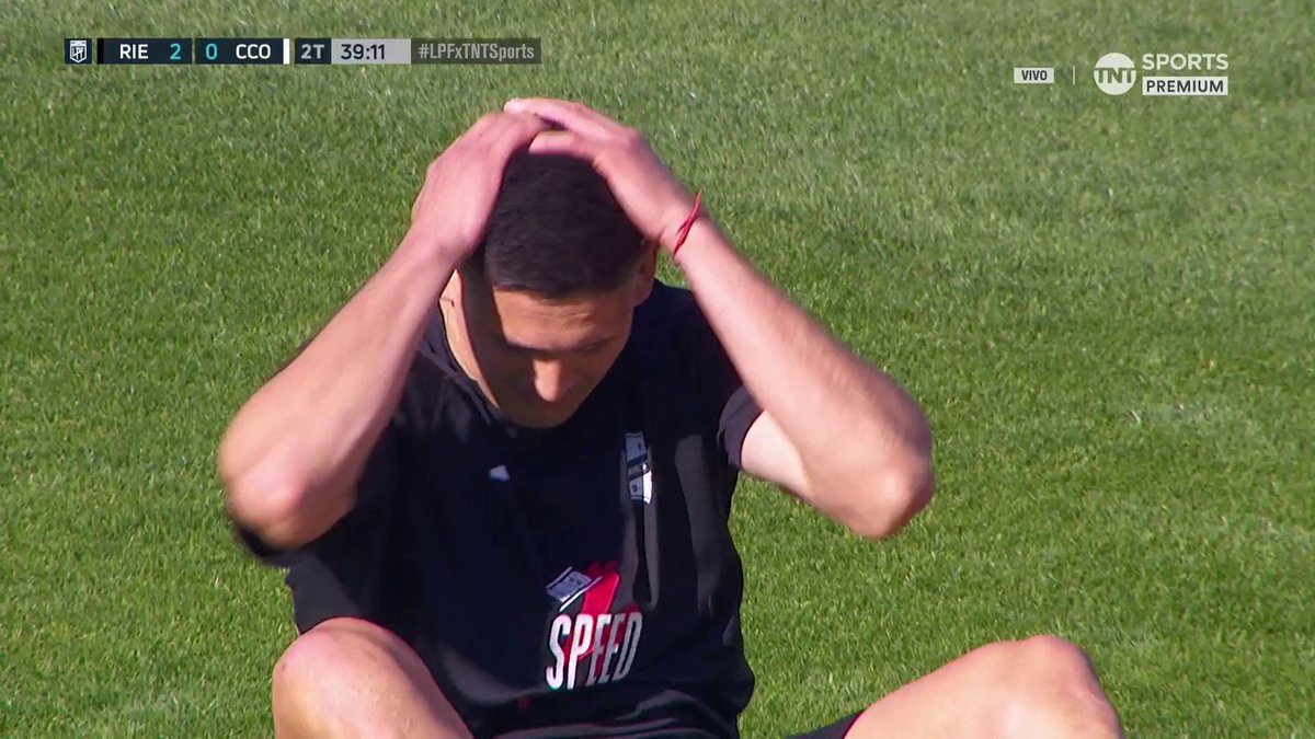 PARA QUÉ TE TRAJE, BENEGAS? ⚽❌ Increíble errado de Riestra