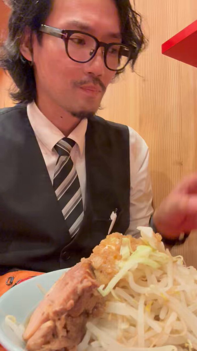 質問まとめ 社畜してます YouTubeはやりたいことと余裕があれば復活します 兄貴はたぶん元気です 500♡も貰えるなんて思ってなかったので嬉しいです☺️
