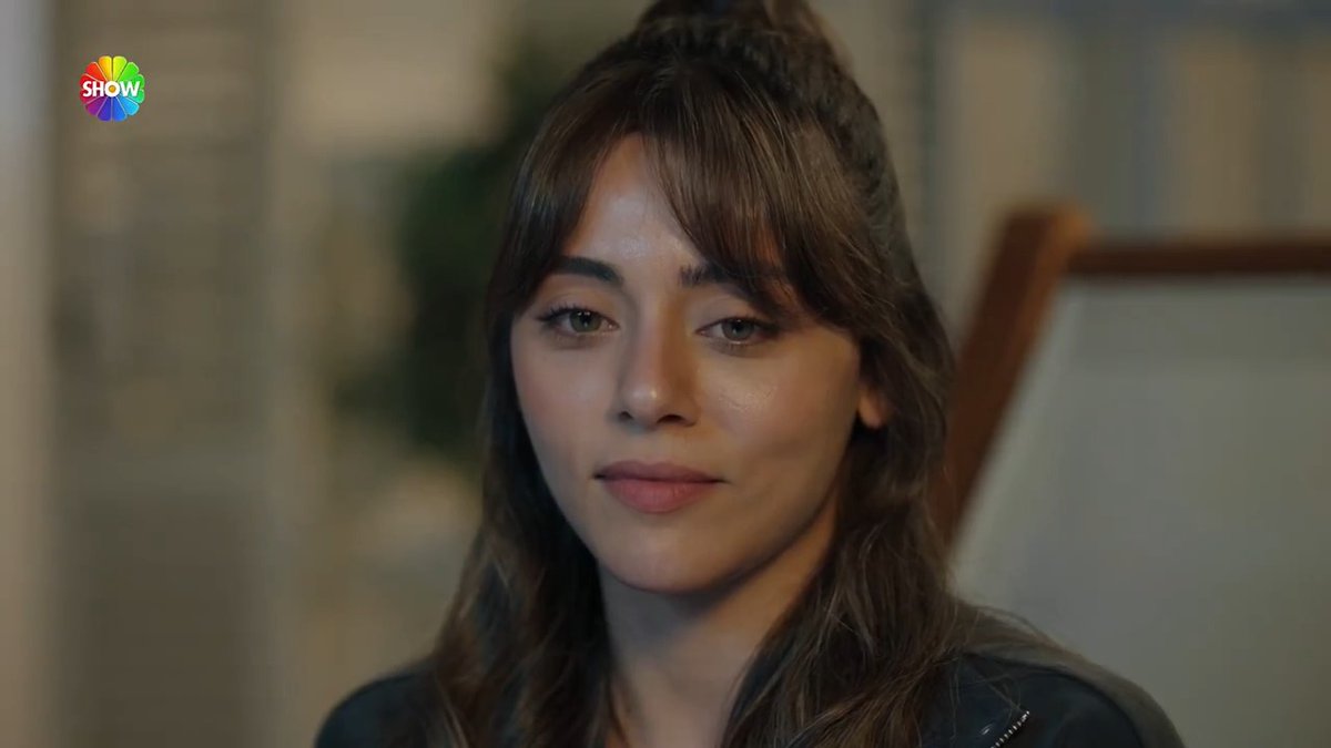 “Es deli rüzgarlarla…” 🎵 Doğa ve Firaz aşkı! #KızılcıkŞerbeti @showtv @goldyapim