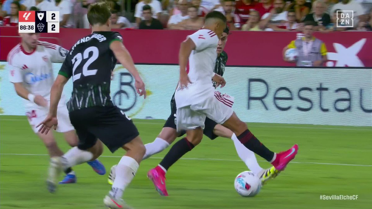 Nunca intenten retirar a un MAGO antes de tiempo 🪄 El tacón de Alexis Sánchez para asistir es ARTE 🖼️ La definición de Peque a la escuadra para darle un punto a su Sevilla Fútbol Club es de SER MUY BUENO 🎩 #LALIGAenDAZN ⚽️