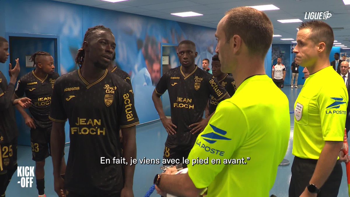 Trรจs belle sรฉquence entre Bamo Meitรฉ et lโarbitre de la rencontre ๐๐ On adore ce genre de moment ! (L1+)
