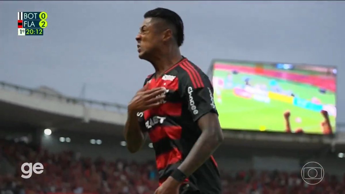simplesmente amo esse gol do bruno henrique e essa comemoração deslizando aura absurda