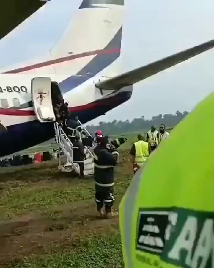 The Nigerian Safety Investigation Bureau (NSIB) has indicted an Air Peace pilot and a Co-pilot for taking alcohol and other substances. The accident investigators tested the crew positive for the substances after the aircraft they flew was involved in a runway excursion at the Port Harcourt International Airport on July 13. It's to be noted that Air Peace Flight P47190 operated by 5N-BQQ from Lagos to Port Harcourt had suffered a runway excursion on landing at Port Harcourt Int’l Airport at 7:45 a.m., July 13, 2025. Nigerian Safety Investigation Bureau says investigation is continuing after toxicology tests confirmed alcohol and cannabis in their systems. #safety #aviation