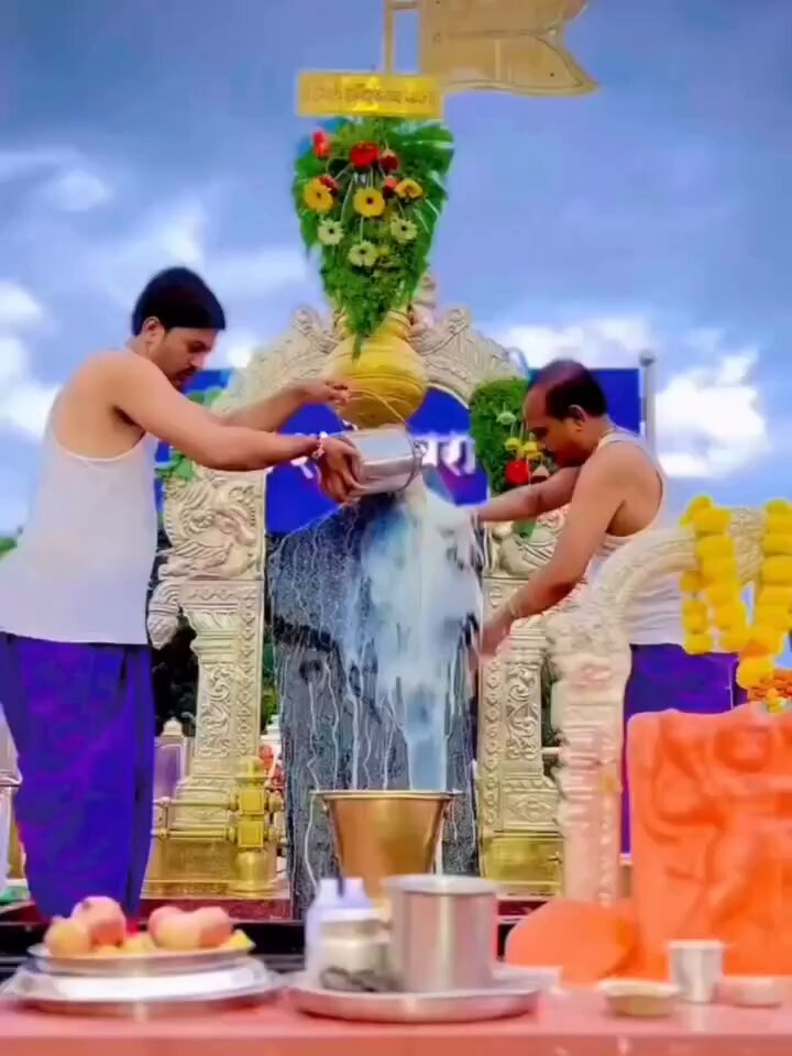 तीनों लोकों के न्यायाधीश, नवग्रह प्रथम न्याय के देवता शनि देव के दिव्य अलौकिक अभिषेक दर्शन - शनि शिंगणापुर