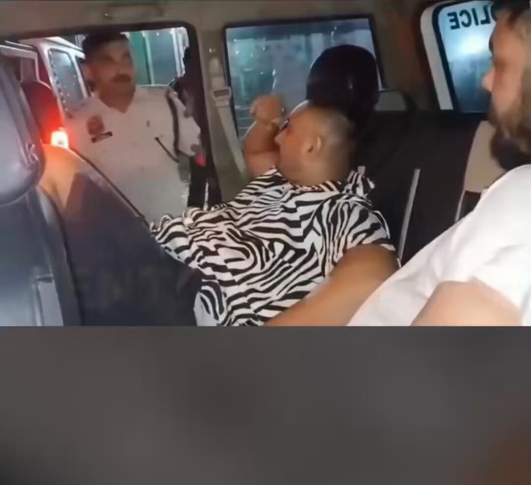 SHOCKING NEWS 🚨 Two drunk men in Assam, sat on a police vehicle, snatched its key, and mocked the officers 🤯 They even started dancing and claimed their RIGHTS 😳 Both have been detained by the police