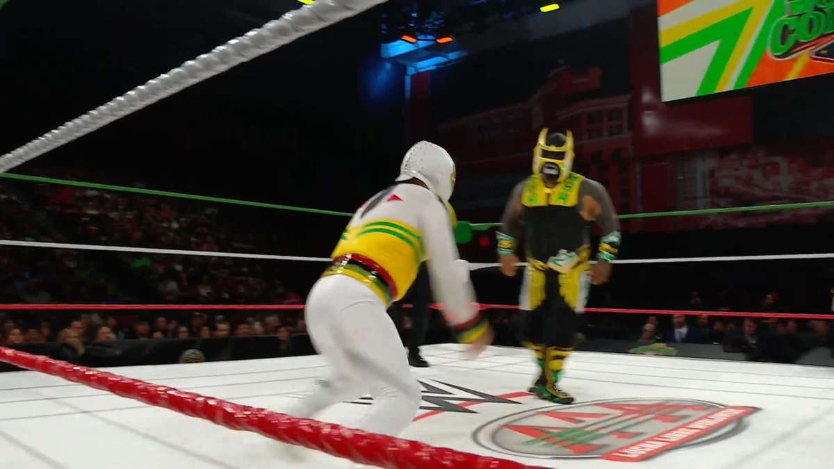 Mascarita Sagrada has EVERYONE on their feet at Worlds Collide! 😱 WATCH HERE: