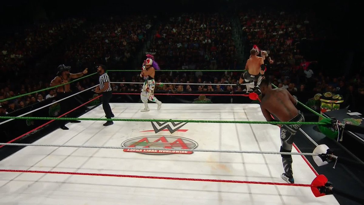 Run, Austin Creed, run! The Lucha Libre AAA Worldwide World Tag Team Champs are making sure it's a night to forget for The New Day!! WATCH HERE: