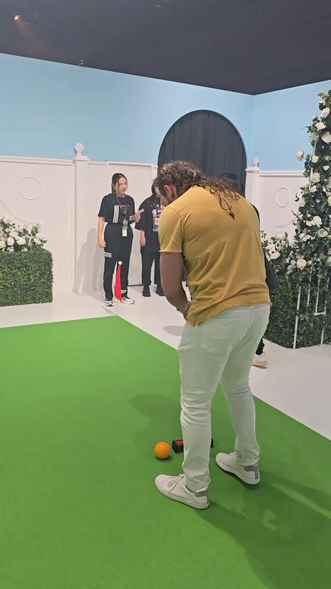 him reminding us that he’s good at everything ooooo my names kenny omega and im the goat of wrestling and a phenomenal all around athlete and im super good at video games and im soooo smart and hot FUCK YOU MAN