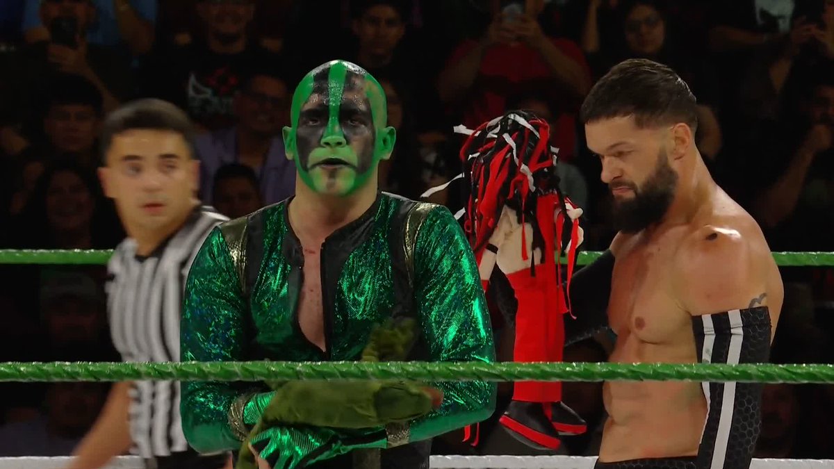 Esta vez Demonito no pudo con la Yezka y Mr. Iguana &amp; Lola Vice vencieron a The Judgment Day 🦎🫶💚 #WorldsCollide EN VIVO📲