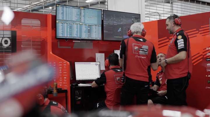 From the racetrack to the Ducati Lenovo Remote Garage in Bologna, @DucatiCorse engineers stay connected in real time. In MotoGP™🏁, speed isn’t just on the track: it’s in the data.