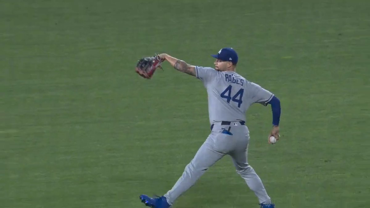 パヘスが好返球🔥 完璧な送球でサヨナラ負けを防ぐ！ 試合は延長戦へ 🎥Los Angeles Dodgers #ドジャース #LetsGoDodgers