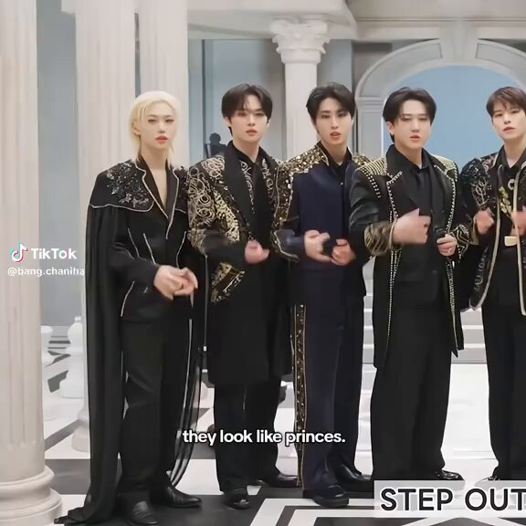 This look of Straykids🧎‍♀️ >>>