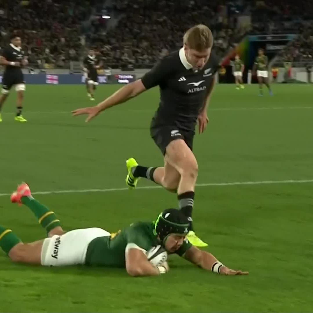 🤯 CHESLIN KOLBE!!! #NZLvRSA