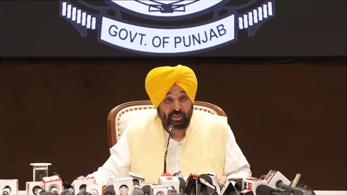ਹੜ੍ਹਾਂ ਕਾਰਨ ਪ੍ਰਭਾਵਿਤ 2.50 ਲੱਖ ਦੇ ਕਰੀਬ ਪਸ਼ੂਆਂ ਨੂੰ ਇਲਾਜ ਮੁਹੱਈਆ ਕਰਵਾਉਣ ਲਈ ਹਰੇਕ ਪਿੰਡ ਵਿੱਚ ਪਸ਼ੂਆਂ ਦੇ ਡਾਕਟਰ ਭੇਜੇ ਜਾਣਗੇ। 30 ਸਤੰਬਰ ਤੱਕ ਇਸ ਮੁਹਿੰਮ ਤਹਿਤ ਲੋਕਾਂ ਦੇ ਪਸ਼ੂ ਧੰਨ ਦੀ ਸਾਂਭ-ਸੰਭਾਲ ਕਰਕੇ ਇਸ ਨੂੰ ਮੁੜ ਤੋਂ ਬਹਾਲ ਕਰਾਂਗੇ। ---- बाढ़ से प्रभावित लगभग 2.50 लाख पशुओं को उपचार उपलब्ध करवाने के लिए हर गाँव में पशु चिकित्सक भेजे जाएंगे। 30 सितंबर तक इस अभियान के तहत लोगों के पशुधन की देखभाल करके उसे दोबारा बहाल करेंगे।