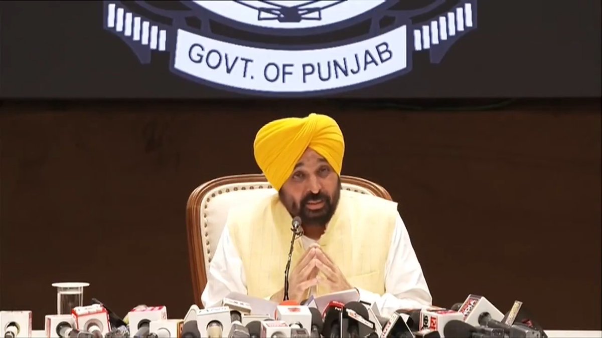 ਕਿਸਾਨਾਂ ਦੀ ਫ਼ਸਲ ਨੂੰ ਧਿਆਨ ਵਿੱਚ ਰੱਖਦੇ ਹੋਏ, ਝੋਨੇ ਦੀ ਖਰੀਦ ਲਈ ਮੰਡੀਆਂ ਵਿੱਚ ਸਾਰੇ ਪ੍ਰਬੰਧ ਕੀਤੇ ਜਾ ਚੁੱਕੇ ਨੇ। ਹੜ੍ਹਾਂ ਦੀ ਮਾਰ ਹੇਠ ਆਈਆਂ ਮੰਡੀਆਂ ਨੂੰ 19 ਸਤੰਬਰ ਤੱਕ ਠੀਕ ਕਰਕੇ ਖ਼ਰੀਦ ਦੇ ਕਾਬਿਲ ਬਣਾਵਾਂਗੇ। ਅਸੀਂ ਇਸ ਸੰਕਟ ਦੀ ਘੜੀ ਵਿੱਚੋਂ ਮਜ਼ਬੂਤੀ ਨਾਲ ਲੜਦੇ ਹੋਏ ਮੁੜ ਤੋਂ ਆਮ ਜਨ-ਜੀਵਨ ਨੂੰ ਲੀਹਾਂ 'ਤੇ ਲੈ ਕੇ ਆਵਾਂਗੇ। ---- किसानों की फ़सल को ध्यान में रखते हुए, धान की खरीद के लिए मंडियों में सभी प्रबंध किए जा चुके हैं। बाढ़ से प्रभावित मंडियों को 19 सितंबर तक दुरुस्त कर खरीद के योग्य बनाएंगे। हम इस संकट की घड़ी का मजबूती से सामना करते हुए जन-जीवन को दोबारा पटरी पर लेकर आएंगे।