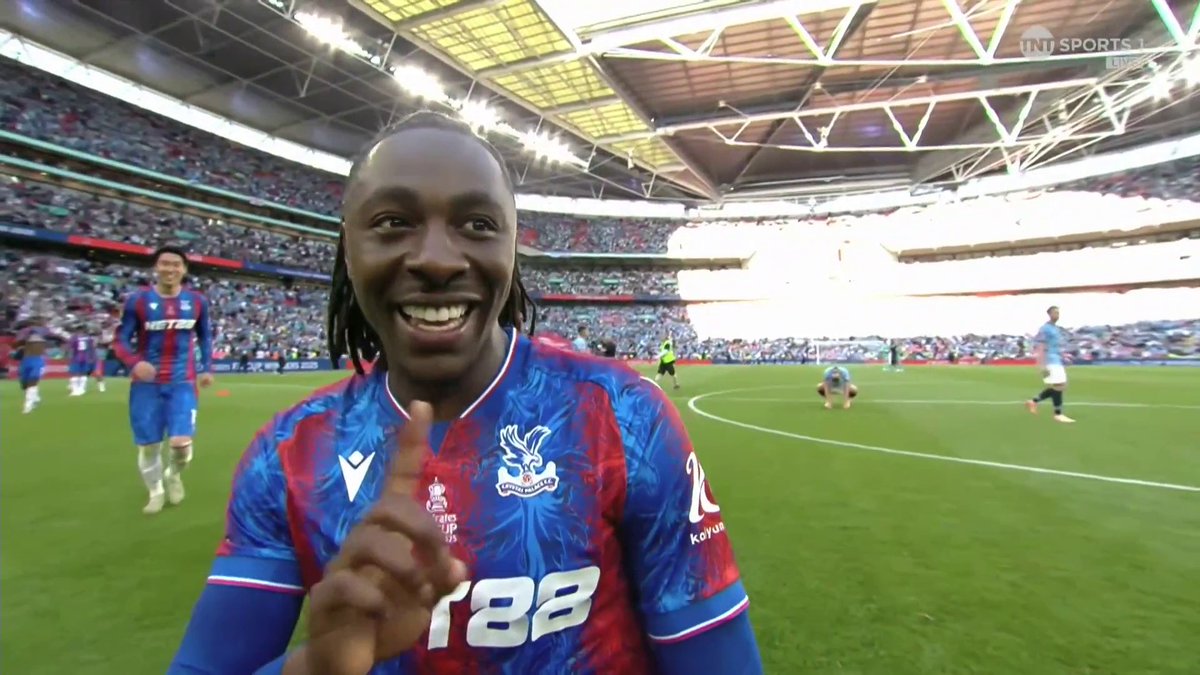 "He's at the top level" 🙌 Peter Crouch and Martin Keown analyse what Eberechi Eze brings to this Arsenal squad 👀 🎙️ Lynsey Hipgrave | 📺 TNT Sports & discovery+ UK