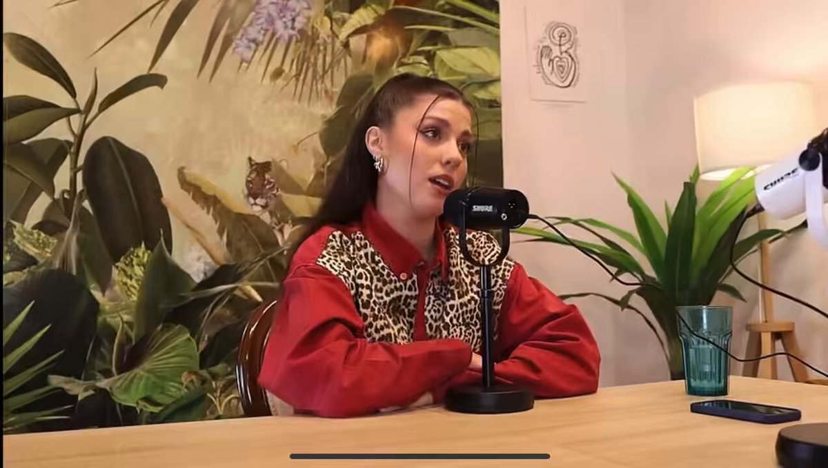 La paradoja de recordar como vivió su concurso y la justicia poética de seguir viviendo de su trabajo en la música 8 años después y encima que la vida le ponga delante de nuevo la experiencia OT pero desde otro punto🫂 es una oportunidad chulísima ♥️
