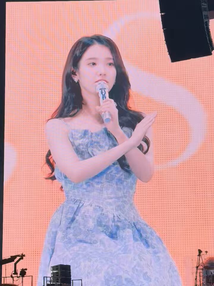 아이유 문상훈 반말모드 시작부터 스탠드업코미디가 따로없음 반말모드를 시작해보겟 ㄴ 🙅‍♀️ ㄴ 그럼 저분한테만 존댓말을 하시져….. ((아이유)) 우리는 다 반말이야 아라찌 ??? ((문상훈)) … 두번씩 말하게 됏네여💢 17년동안 보고지냇는데도 그렇게 궁금한게 많은가봐여….. 많은가봐 ㄴ ^^