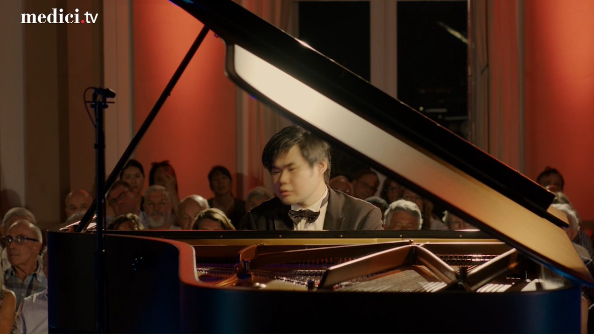 [BIRTHDAY] Happy birthday to Nobuyuki Tsujii! Born in 1988, the musician never ceases to amaze us with his natural gift and formidable technique. Relive his masterful performance of Liszt's La Campanella during the 2022 Biarritz Piano Festival!