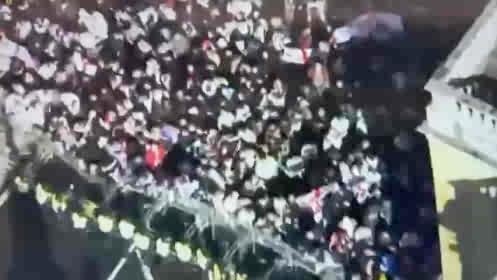 A crowd of ‘Unite the Kingdom’ protesters attempted to enter the sterile area on Whitehall that is place to keep the two protests apart. Officers were attacked with projectiles and have had to use force to avoid their cordon being breached.