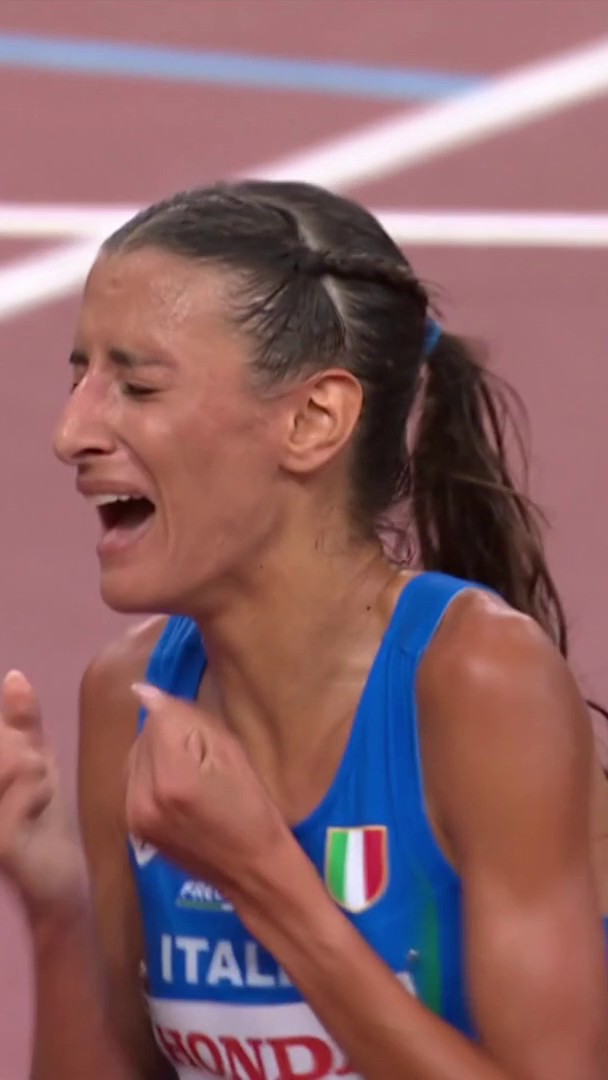 L'ULTIMO GIRO PAZZESCO DI BATTOCLETTI! ⚡🥈 Che volata finale di Nadia! L'azzurra è argento mondiale nei 10000m grazie a un ultimo 200 da paura: risponde allo strappo di Chebet e rimonta da 4a a 2a! 👏🏻 #WorldAthleticsChamps #Atletica #Athletics #Tokyo2025 #Battocletti