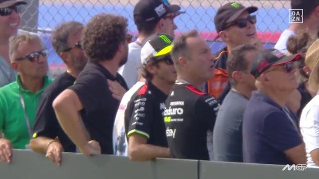 La reacción de Valentino Rossi a la caída de Marc Márquez en Misano #SanMarinoGP 🇸🇲 #MotoGP 🏁