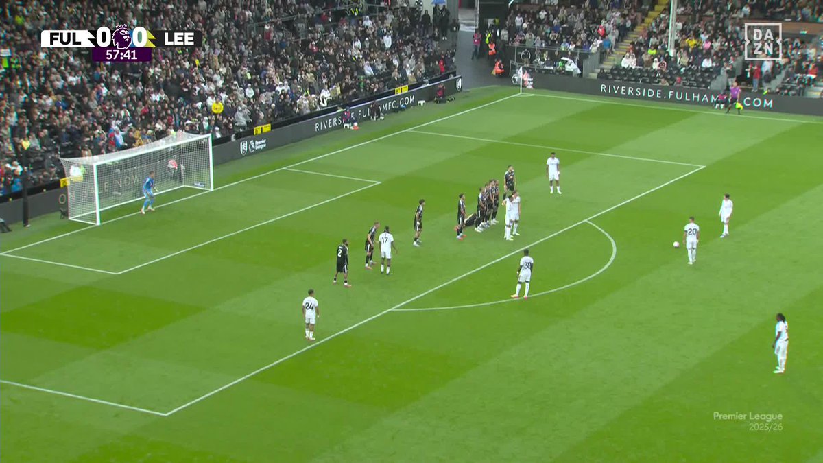 KARL DARLOW, 99 DE REFLEJOS 🤯 No tiene sentido el paradón que se ha sacado🙅🏻♂️ #PremierLeagueDAZN⚽🏴