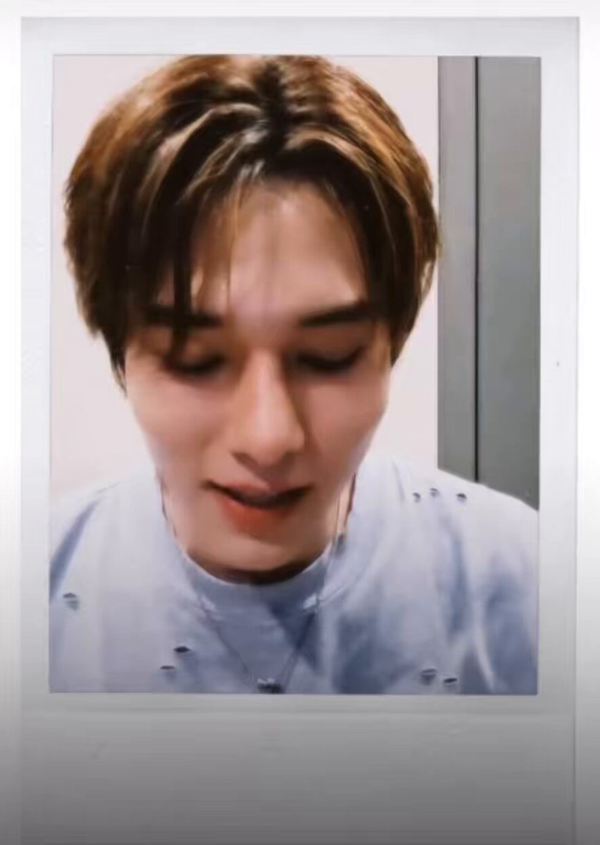 แล้วคือนานิน่ารักมาก พอรู้ว่าโดยองจะมีคอนเดี่ยวที่ไทยก็ไปศึกษาว่าสีประจำตัวโดยองคือสีอะไรแล้วก็เลยตั้งใจใส่สีนั้นไปดูคอนวันนี้ คือน่ารักมากจริง ๆ อยากให้พี่โดยองประทับใจ สมแล้วที่เป็นโดปุตัวจริง #hirunkit_