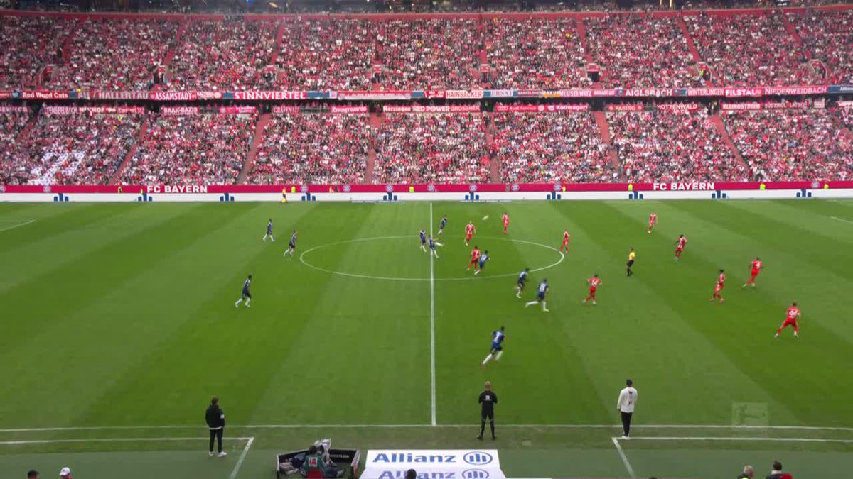 El saque del medio de Hamburgo vs Bayern. 😳