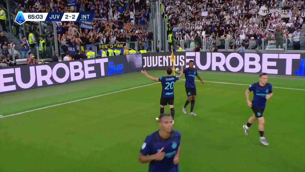 Incredible ✨ Hakan Calhanoglu bags his second for Inter in REMARKABLE fashion 🔥 📺 TNT Sports &amp; discovery+ UK