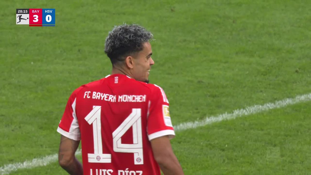 🇨🇴Luis Díaz ni contra Bolivia 🇧🇴 y Venezuela 🇻🇪 fue capaz de marcarles, pero acá si llega y la mete en un partido ya 3-0. Definitivamente el guajiro si INVOLUCIONÓ porqué una cosa es jugar en la Bundesliga llena de equipos mediocres y otra en la Premier.