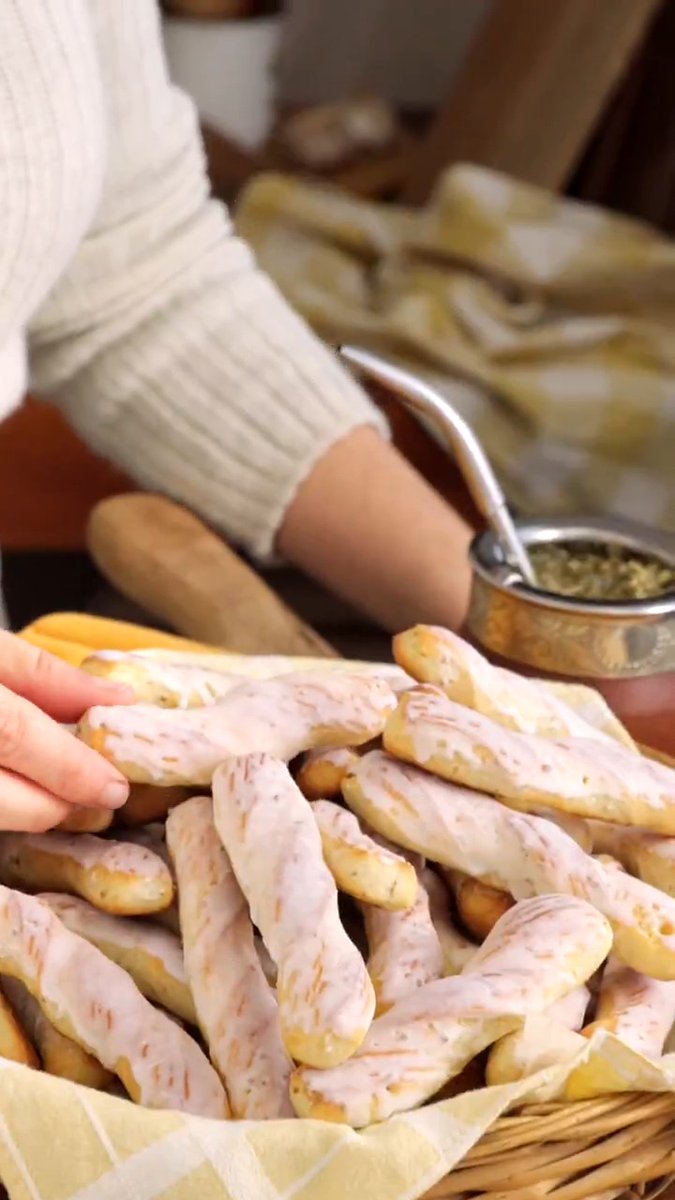 Palitos de Anís con Glaseado, los clásicos de Panadería pero hechos en casa!! Nueva Receta en nuestro canal de YouTube 👇🏼 Mirala ahora: