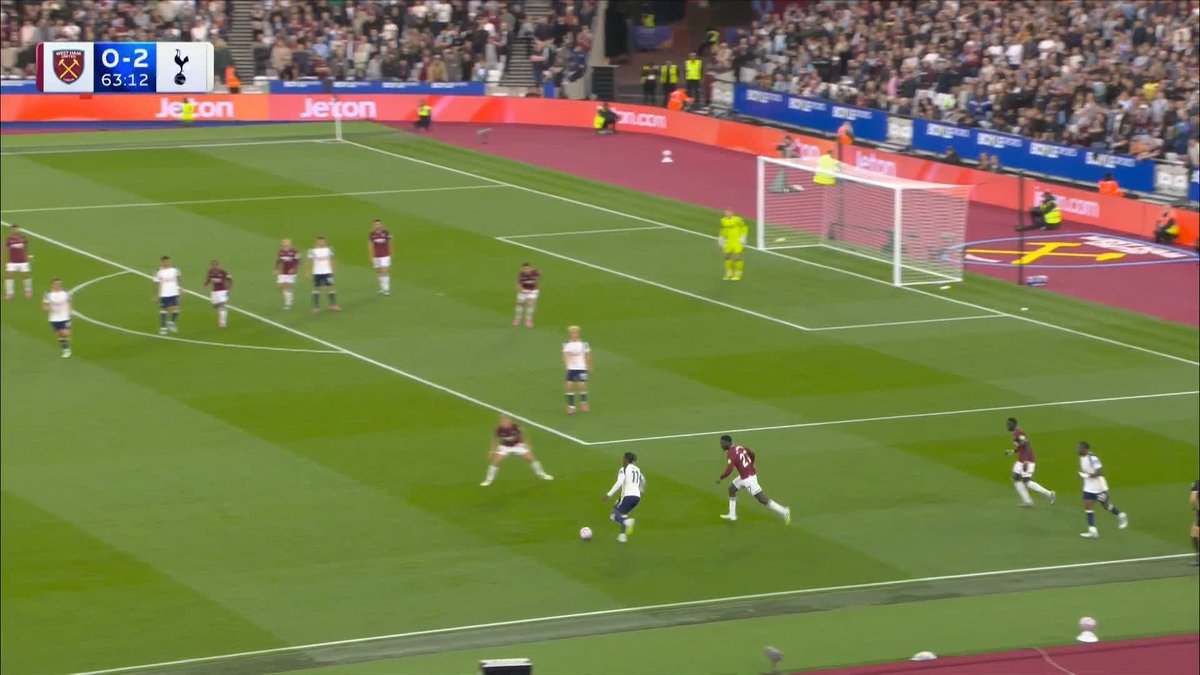 Micky van de Ven! Spurs are running away with it at the London Stadium 😤