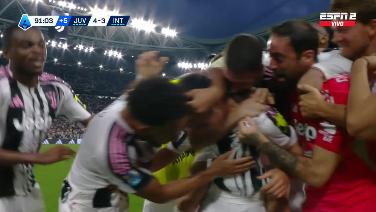 ⏱️ 14'. Juve 1-0 Inter. ⏱️ 30’. Juve 1-1 Inter. ⏱️38’. Juve 2-1 Inter. ⏱️ 65’. Juve 2-2 Inter. ⏱️ 76’. Juve 2-3 Inter. ⏱️ 82’. Juve 3-3 Inter. ⏱️ 90+1’. Juve 4-3 Inter. Y así terminó. CINE ABSOLUTO. 🚬🇮🇹