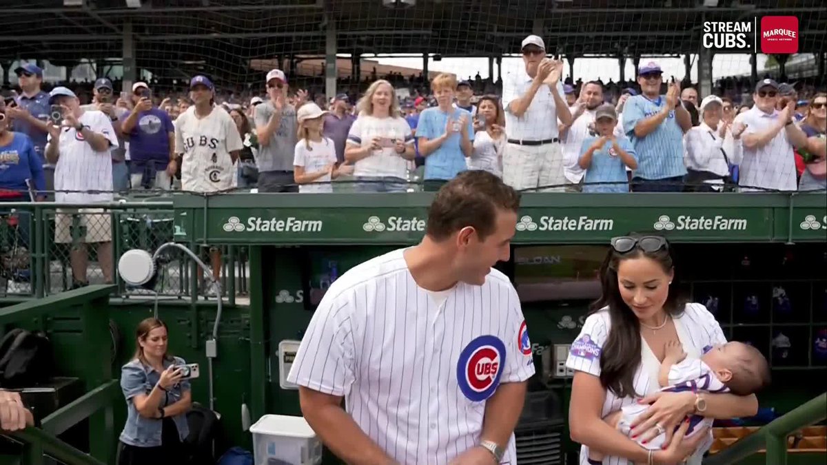 Anthony Rizzo threw out today’s ceremonial first pitch to Ian Happ 🩵