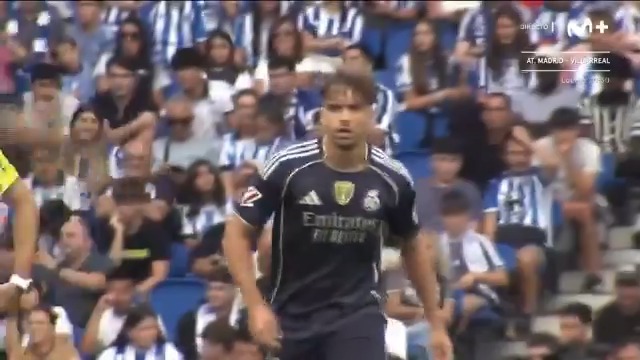 "¡Asencio, muérete! ¡Asencio, muérete!" 🔊 Los cánticos de una parte de Anoeta. #DeportePlus #LaCasaDelFútbol