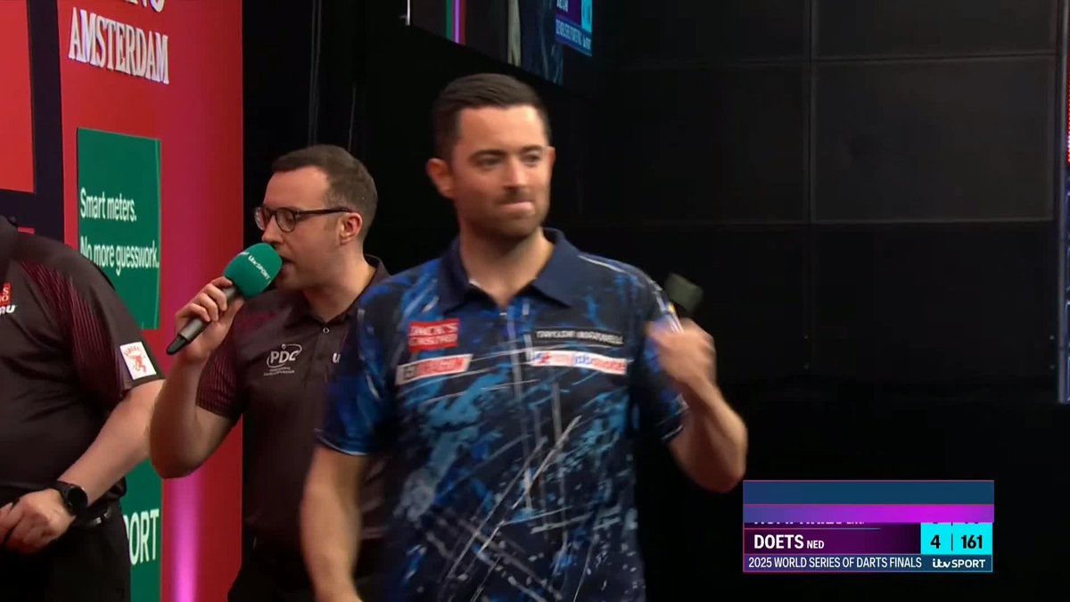 HUMPHRIES DENIES DOETS! Luke Humphries books his place in the quarter-finals with an impressive 6-4 win over Kevin Doets, averaging almost 102 and landing seven 180s to prevail! 📺 #WSODFinals | R2