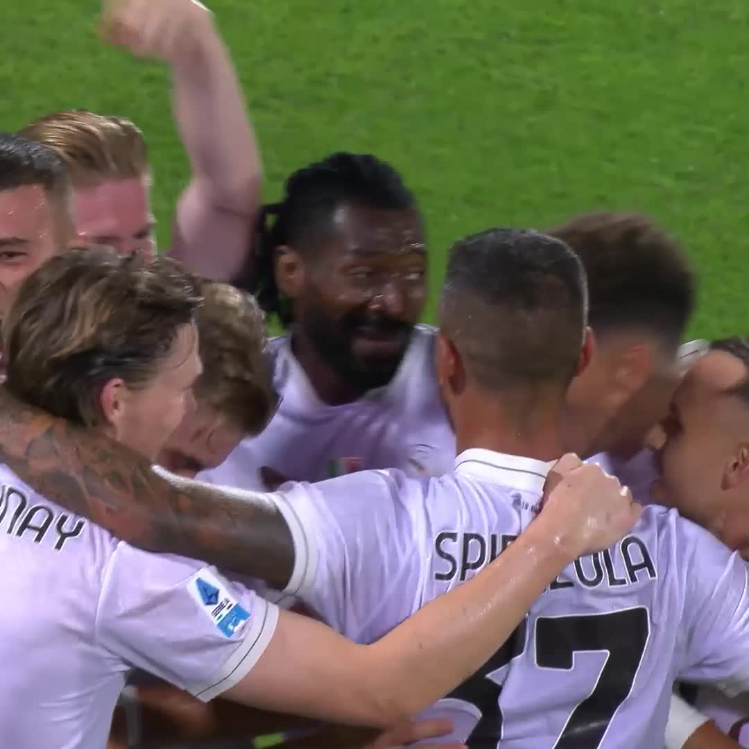 🚨🇩🇰 Rasmus Højlund (22) scores on his DEBUT for Napoli! ⚽️✅