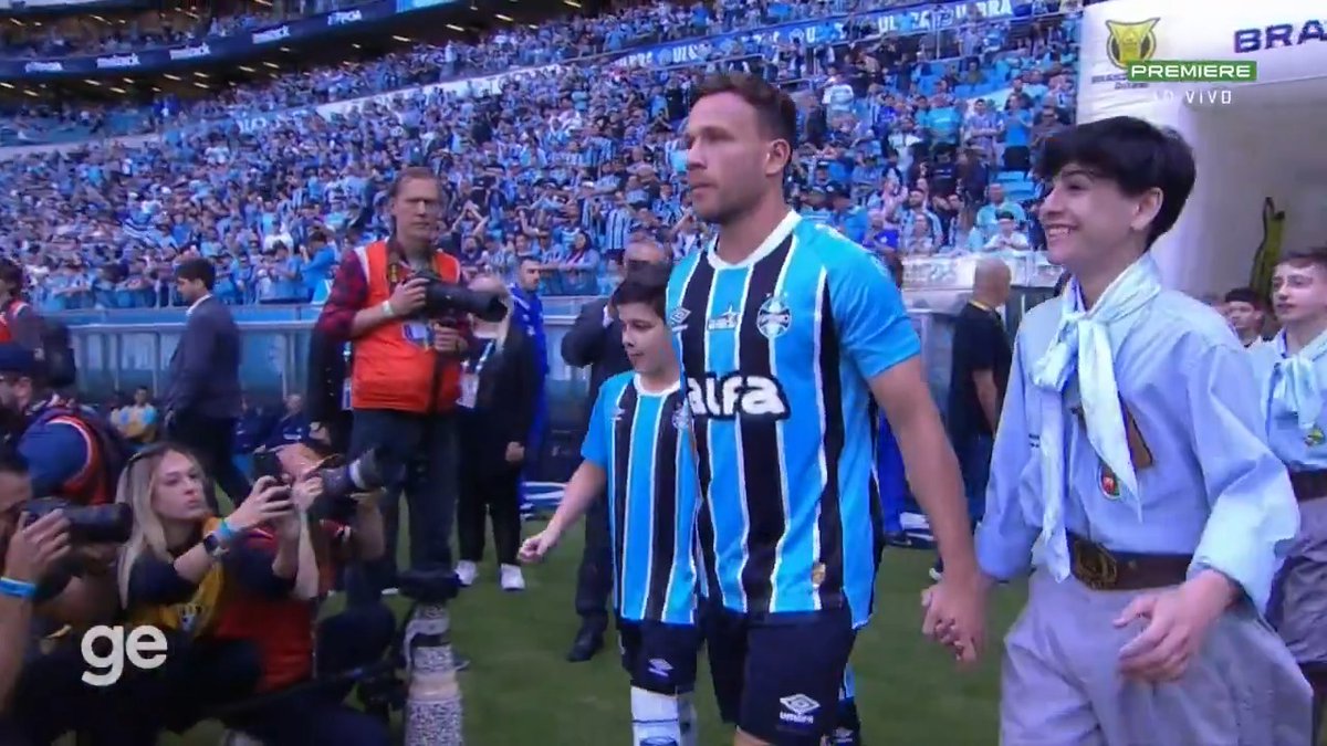 A reestreia de Arthur com a camisa do Grêmio. 🎥 Premiere | ge