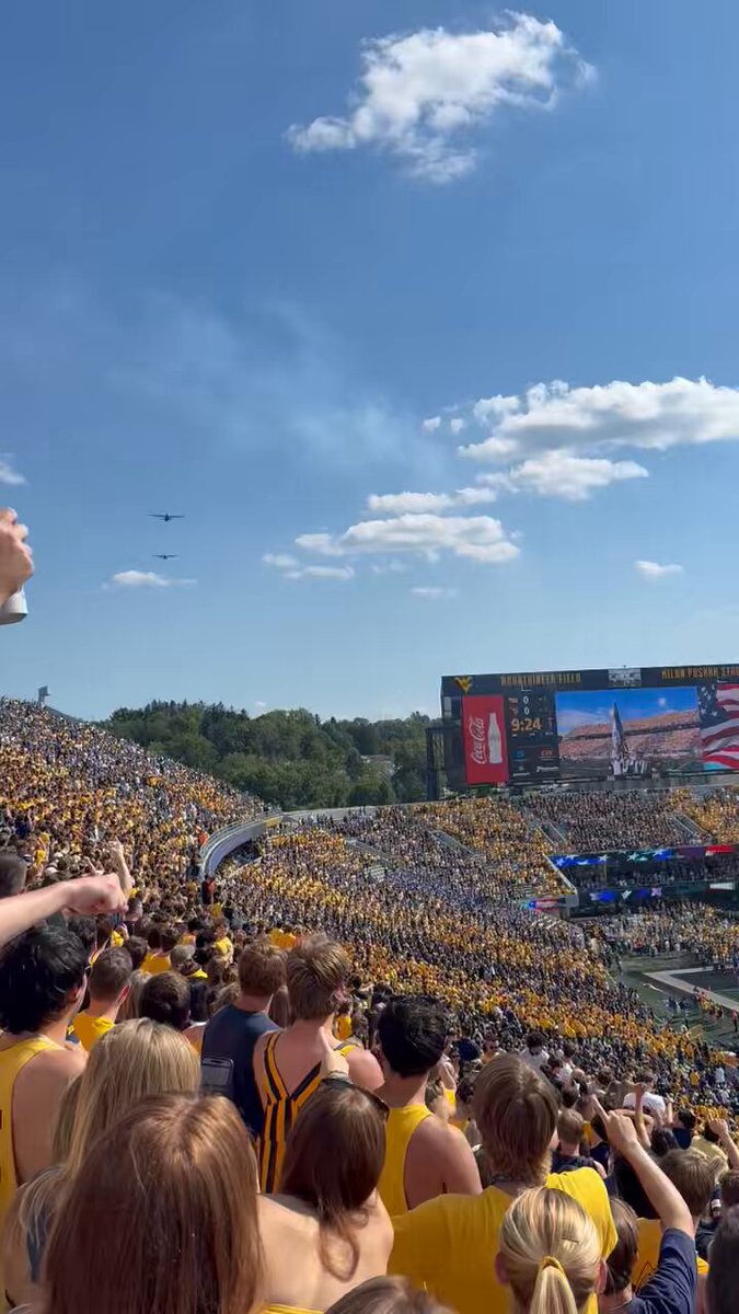 I love this school LET’S FUCKING GO 🇺🇸