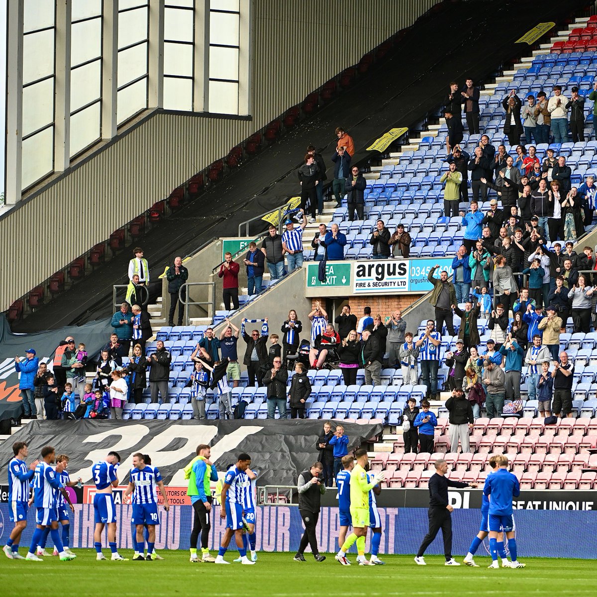 👏 𝙏𝙝𝙧𝙚𝙚 𝙜𝙤𝙖𝙡𝙨. 𝙏𝙝𝙧𝙚𝙚 𝙥𝙤𝙞𝙣𝙩𝙨. Our unbeaten home league run continues. ✊ #wafc 🔵⚪️