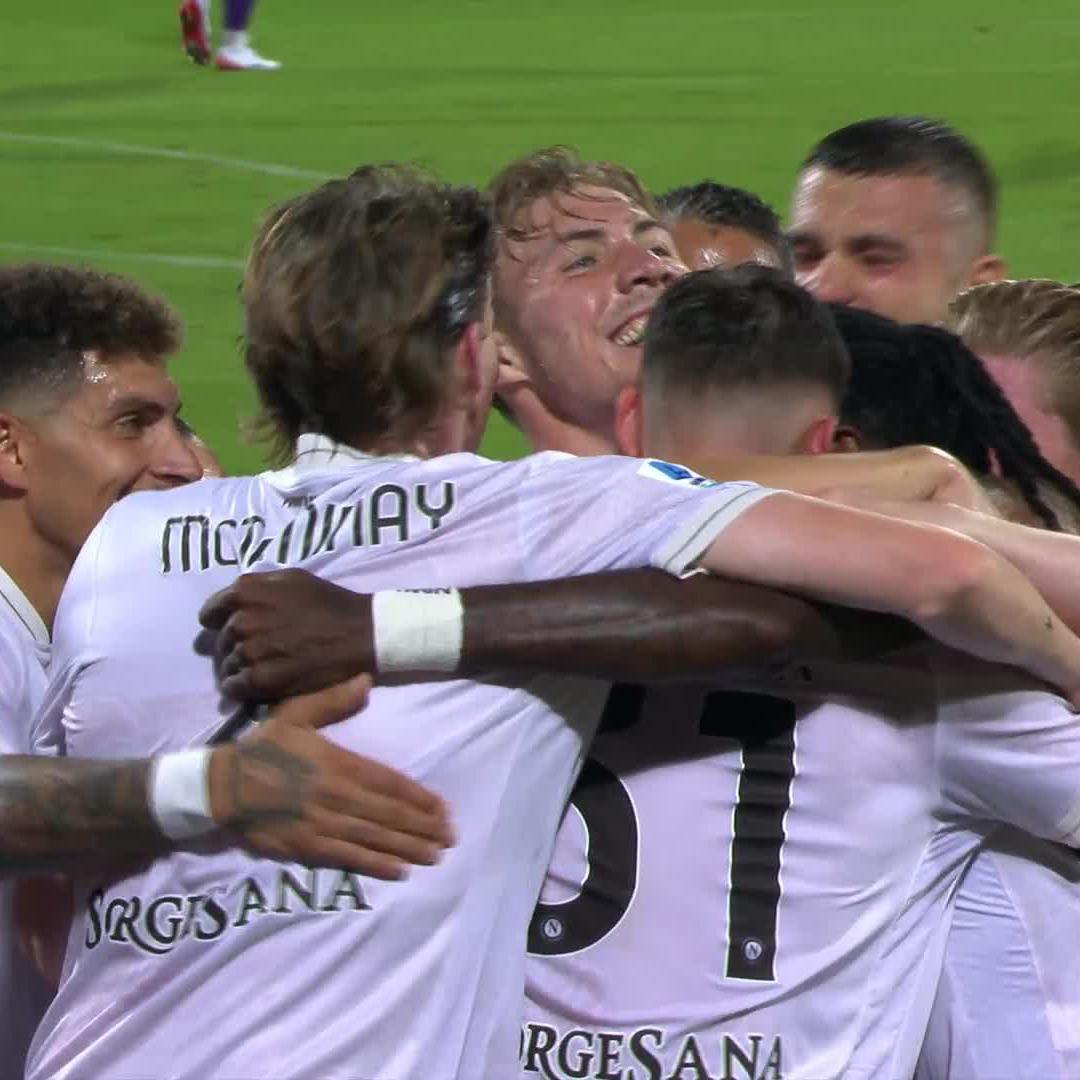 Primo gol in maglia azzurra anche per Beukema: il Napoli si porta sul risultato di 0-3! 🚀 #FiorentinaNapoli