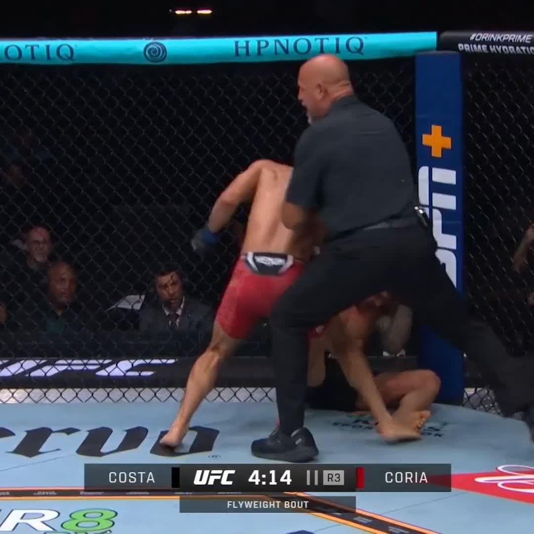 THAT'S THE WAY TO MAKE YOUR DEBUT 😤 Alden Coria earns the R3 TKO tonight! [ #NocheUFC | LIVE NOW on @ESPN app ]