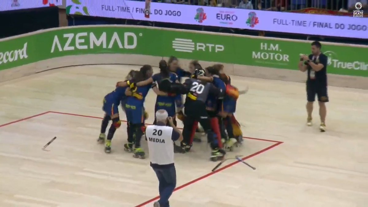 La Selección española 🇪🇸 femenina de hockey patines, CAMPEONA de Europa por NOVENA vez tras ganar 7-2 a Portugal. Han ganado los últimos OCHO Europeos. Reinas desde 2009 hasta hoy. ¡16 años de hegemonía! Es una BARBARIDAD. 🏆2009 🏆2011 🏆2013 🏆2015 🏆2018 🏆2021 🏆2023 🏆2025
