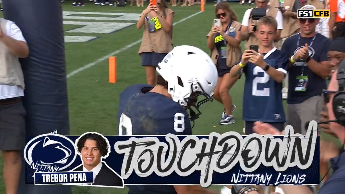 Drew Allar splits two defenders to find Trebor Pena for the Penn State Football TD ‼️