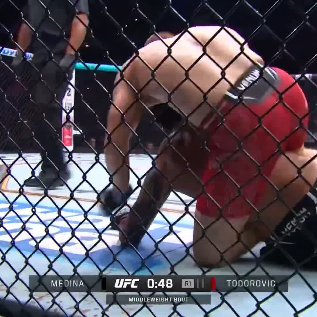 Dusko Todorovic 🇷🇸 l’emporte par soumission dès le premier round ! 👏 #UFCNoche