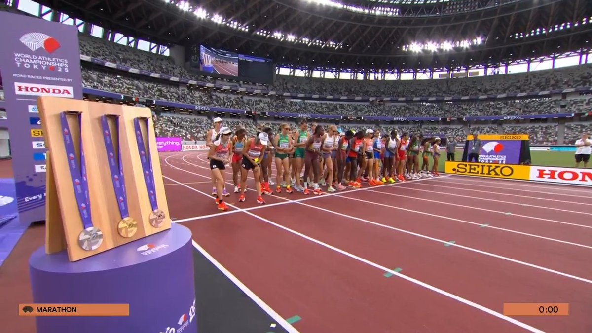 【#東京世界陸上 】 ✅女子マラソン 女子マラソンがスタート！ 日本🇯🇵から３人が出場🏃‍♀️🏃‍♀️🏃‍♀️ 12年ぶりのメダル獲得を目指して🎖️ 世界に挑みます✨ 🇯🇵#安藤友香 8年越しのリベンジ🔥 🇯🇵#小林香菜 初出場㊗️ 🇯🇵#佐藤早也伽 目標は入賞✨ 📺TBS系列 生中継