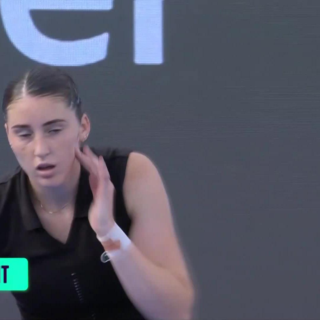 WORLD CLASS 🤩 What a pickup from Emiliana Arango on break point 👏 #GDLOpenAKRONxSantander